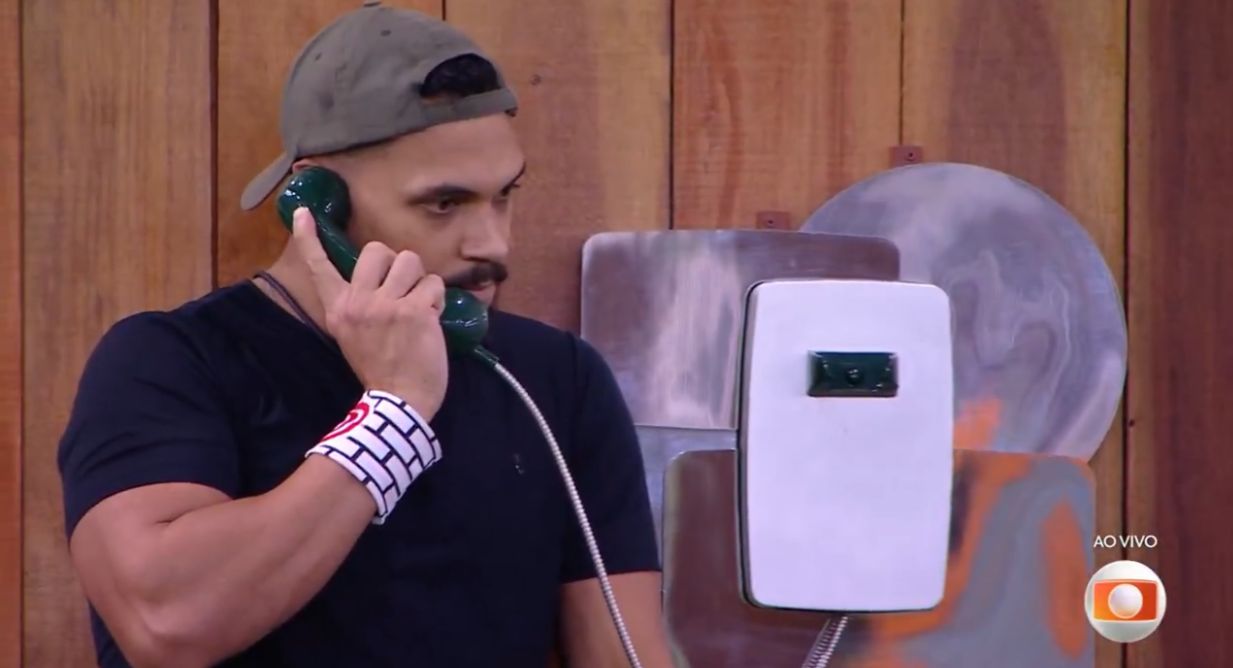 Vinicius atende o Big Fone e indica Maike e Eva ao Paredão do BBB25