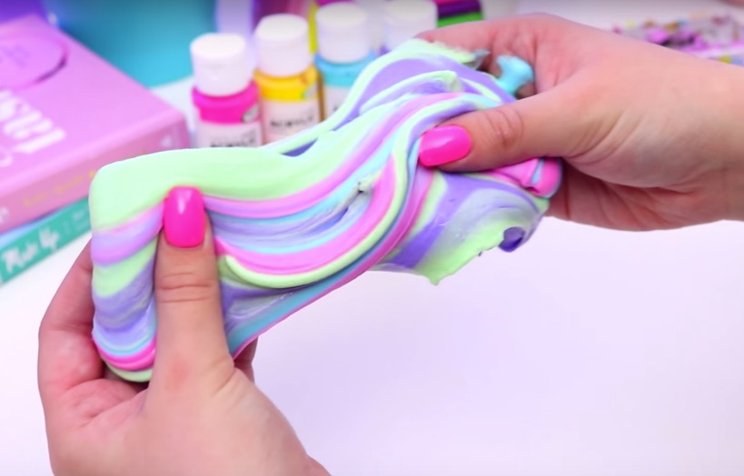 Shopping em Manaus realiza oficina gratuita de slime para a criançada