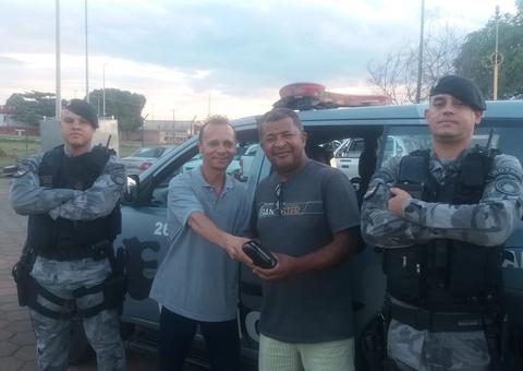 Desempregado acha carteira com R$ 3,4 mil e devolve ao dono