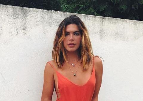 Mariana Goldfarb sensualiza de biquíni e ganha comentário de Grazi Massafera