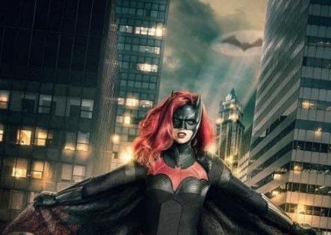 Suposta 1ª imagem de Batwoman mostra Ruby Rose com o traje da heroína