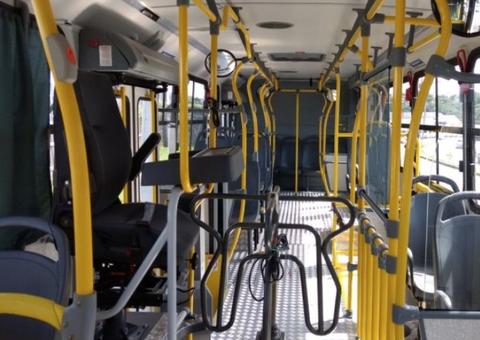 Passageiro é esfaqueado dentro de ônibus durante assalto em Manaus