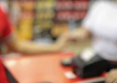 Supermercado vai pagar indenização de R$ 10 mil após acusar operadora de caixa de furto