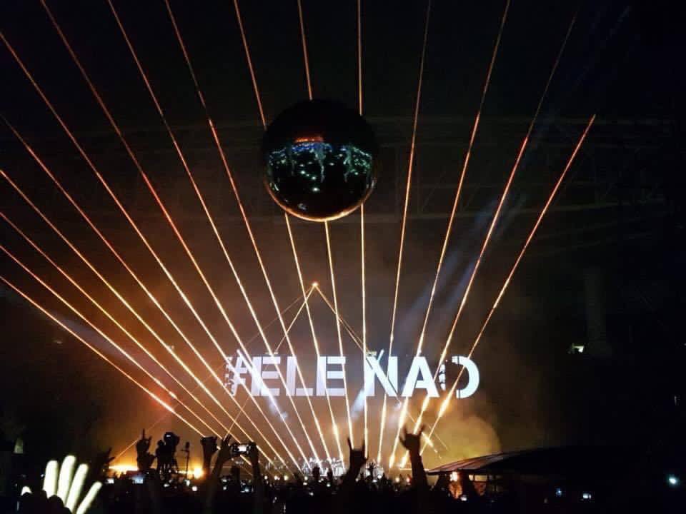 Roger Waters mostra em telão de show 'Ele Não' e coloca Bolsonaro entre neofascistas