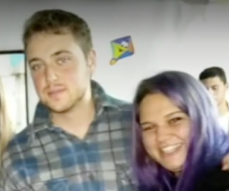 Com ajuda do namorado, jovem mata mãe com injeção de ar dentro de apartamento