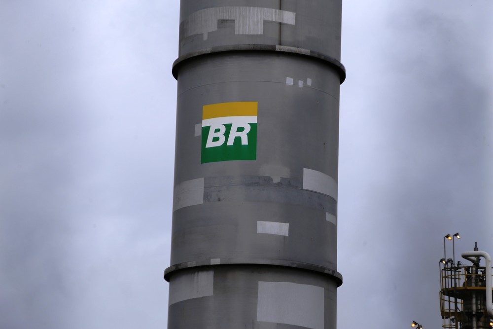 Petrobras anuncia nova redução no preço da gasolina nas refinarias