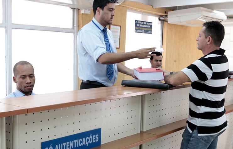Sancionada lei que dispensa reconhecimento de firma e autenticação de documento