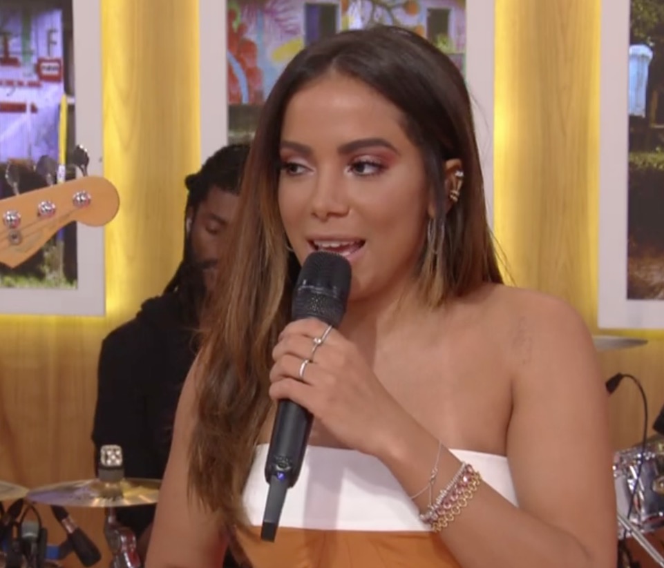 Indireta? Anitta sobre relacionamentos: ‘Incompatível pra mim é caráter’