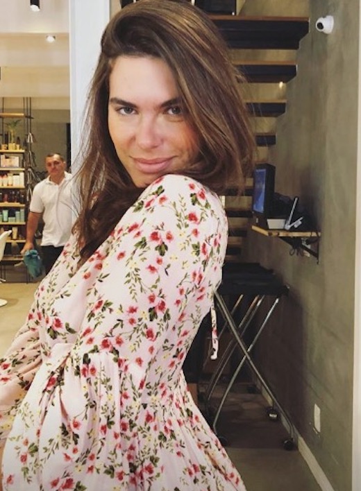 Mariana Goldfarb  muda o visual e fica morena