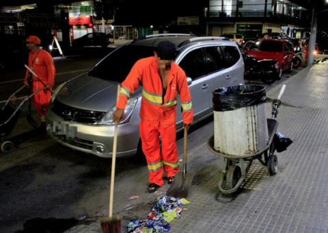 Limpeza de santinhos nas ruas de Manaus custou R$ 114 mil aos cofres públicos