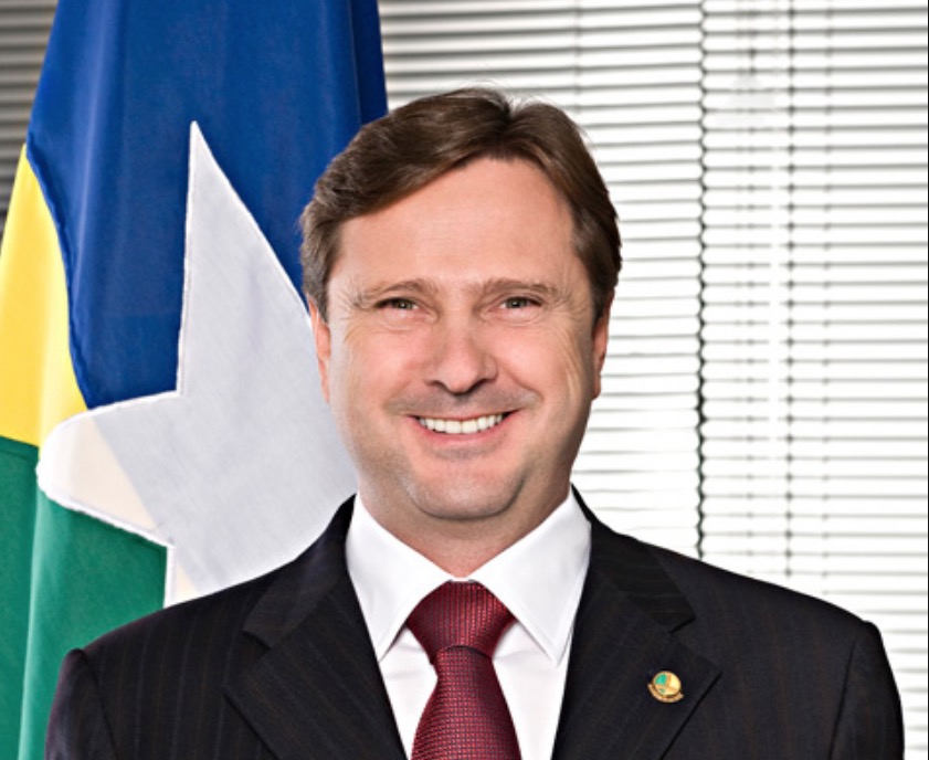 Senador Acir Gurgacz, dono da Eucatur, se entrega à PF para cumprir pena