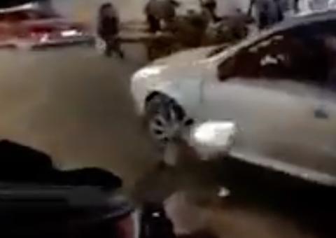 Vídeo mostra momento em que motociclista é baleado durante briga de trânsito em Manaus