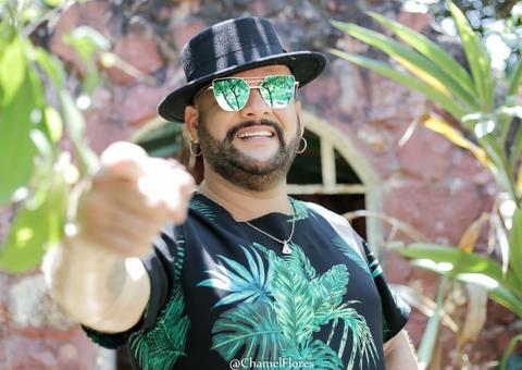 James Rios leva show plural ao Bar Caldeira