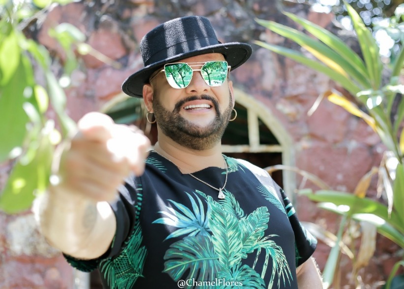 James Rios leva show plural ao Bar Caldeira