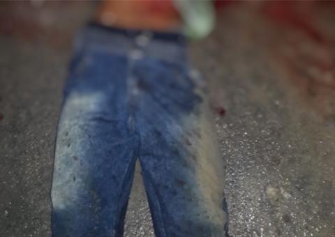 Adolescente é morto a tiros e tem faca cravada no tórax em Manaus