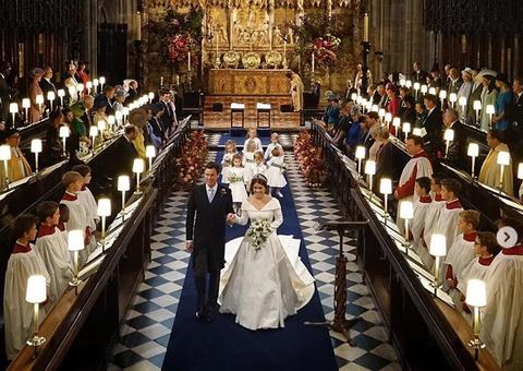 Princesa Eugenie, neta da rainha Elizabeth, se casa no castelo de Windsor
