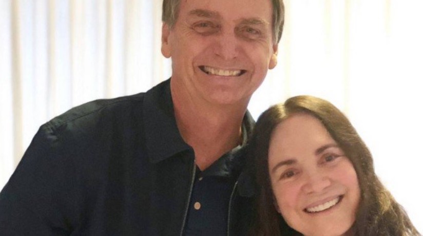 Regina Duarte visita Jair Bolsonaro em sua casa na Barra da Tijuca