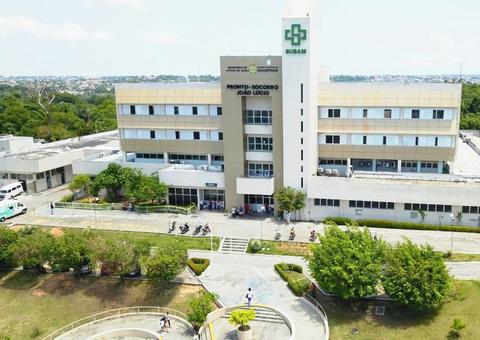 Adolescente morre após ser atingido por cesta de basquete enquanto jogava em Manaus