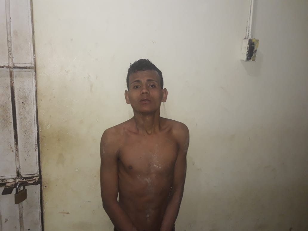 Algemado, suspeito de roubar loja na frente de quartel foge de viatura no Amazonas