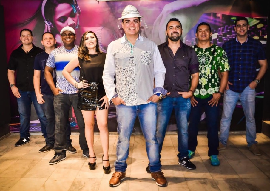 Santa Farra sacode o Moai com mistura de ritmos  