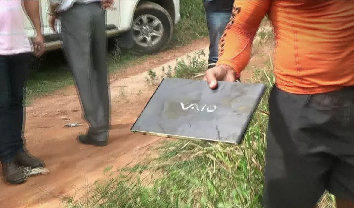 Bombeiros retiram de lago notebook com registros de propinas do esquema de Cabral 