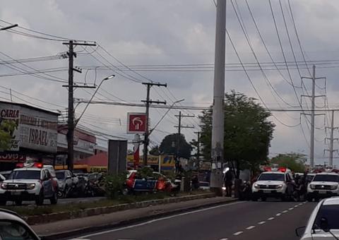 Assalto com reféns em loteria bloqueia avenida Autaz Mirim em Manaus