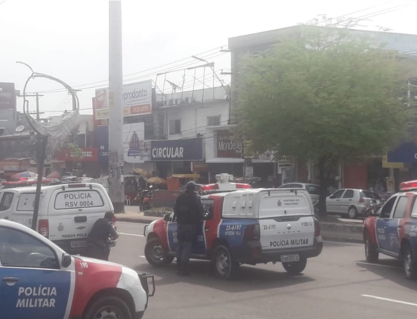 Mais de 10 pessoas são mantidas reféns durante assalto em loteria de Manaus