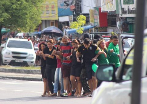 Fotos e vídeos mostram momentos de terror durante assalto com reféns em Manaus