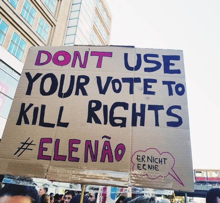  'Unidos contra o racismo', alemães protestam contra a extrema direita e Bolsonaro é lembrado