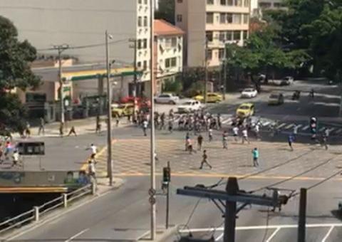 Torcedores do Flu armam emboscada para flamenguistas em dia de clássico no Maracanã