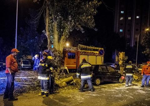 Tempestade Leslie deixa quase 30 feridos e causa 'apagão' em Portugal