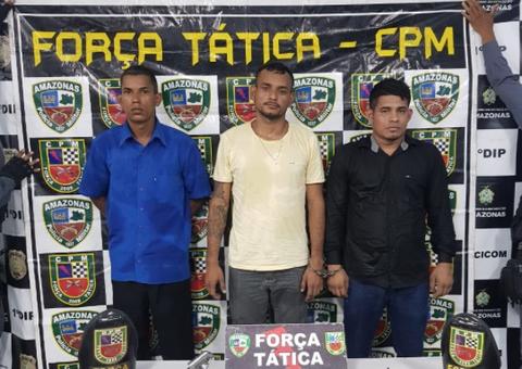 Em Manaus, trio tenta escapar, mas é preso com revólver e pistola escondidos em carro 