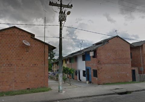 Conversando com amigos, homem é surpreendido a facadas por ex-comparsa em Manaus