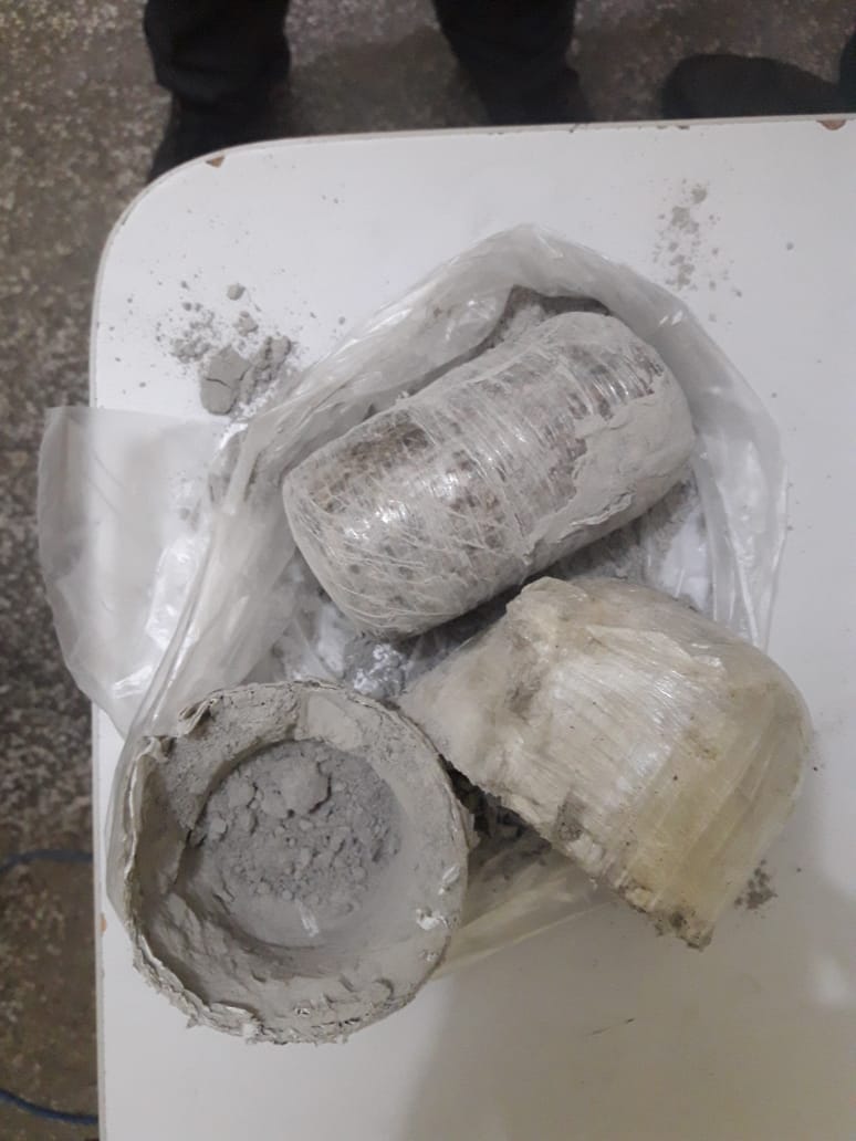 Mulher é presa ao tentar no CPDM com drogas escondidas nas partes íntimas