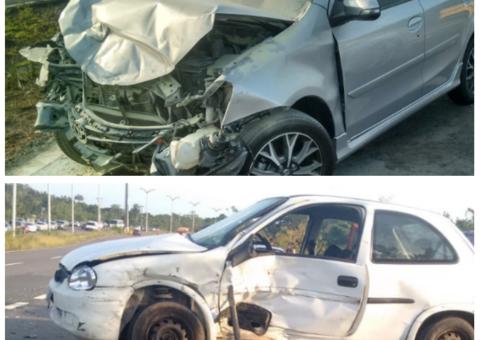 Duas pessoas ficam feridas após carros colidirem na Ponte Rio Negro