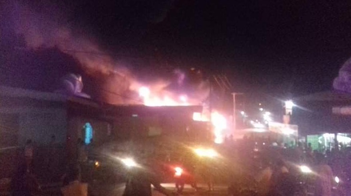 Incêndio destrói oficina e atinge duas casas no Amazonas 