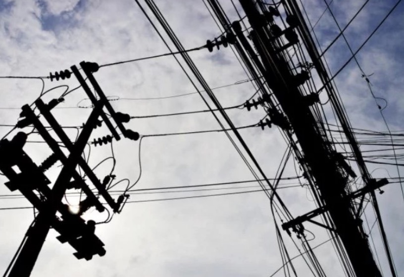 No Amazonas, homem morre eletrocutado ao tentar fazer ligação clandestina em poste 