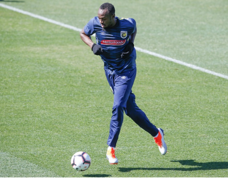 Desempenho de Bolt como jogador de futebol causa polêmica e rende teste antidoping