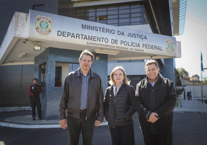 Haddad deixa de visitar Lula em prisão 