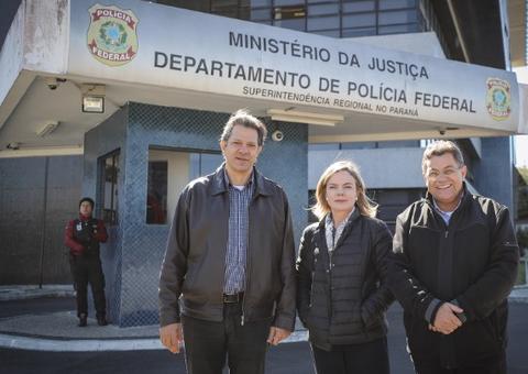 Haddad deixa de visitar Lula em prisão 