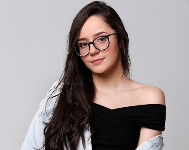 Marcella Bártholo realiza apresentação especial para crianças atendidas pelo GACC 