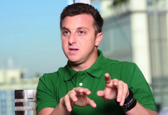 Luciano Huck diz que Bolsonaro possui ideias ‘retrógradas’ e ‘preconceituosas’