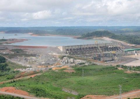 Bolsonaro quer usina na Amazônia; Haddad defende energia eólica