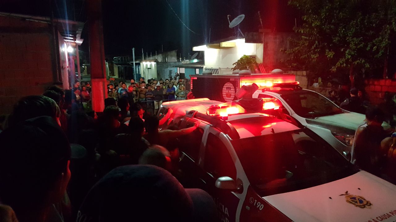 Casal de jovens é baleado na saída de bar em Manaus