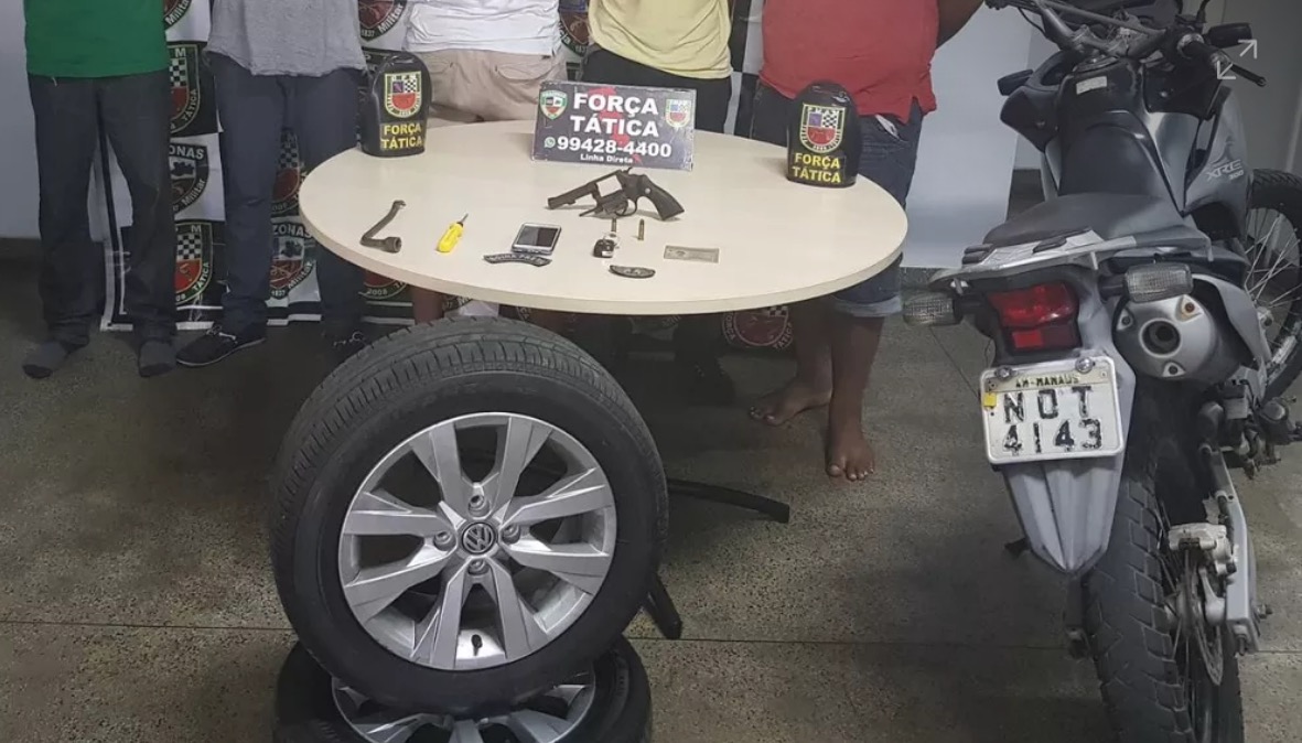 Quatro homens são presos e um menor apreendido por suspeita de roubo em Manaus 
