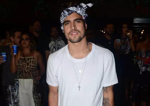Caio Castro é acusado de vandalismo, roubo e invasão em festival na Espanha