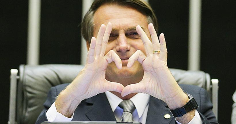 Bolsonaro volta a elogiar policiais que atuaram em assalto à loteria com reféns