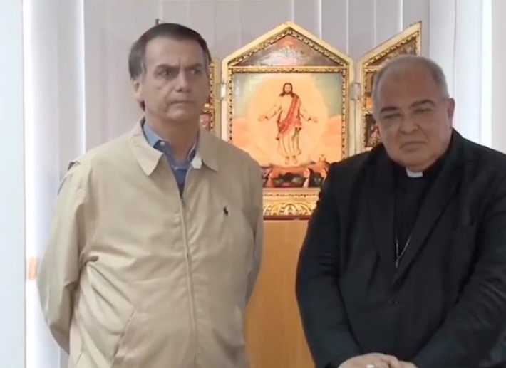 Bolsonaro afirma: ‘Nós estamos com a mão na faixa’