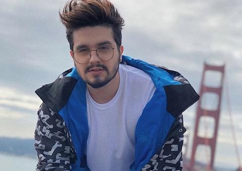 Luan Santana posta foto íntima com a namorada na cama e fãs vão à loucura
