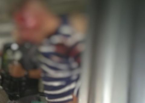 Com faca, homem tenta assaltar ônibus mas é espancado por passageiros em Manaus